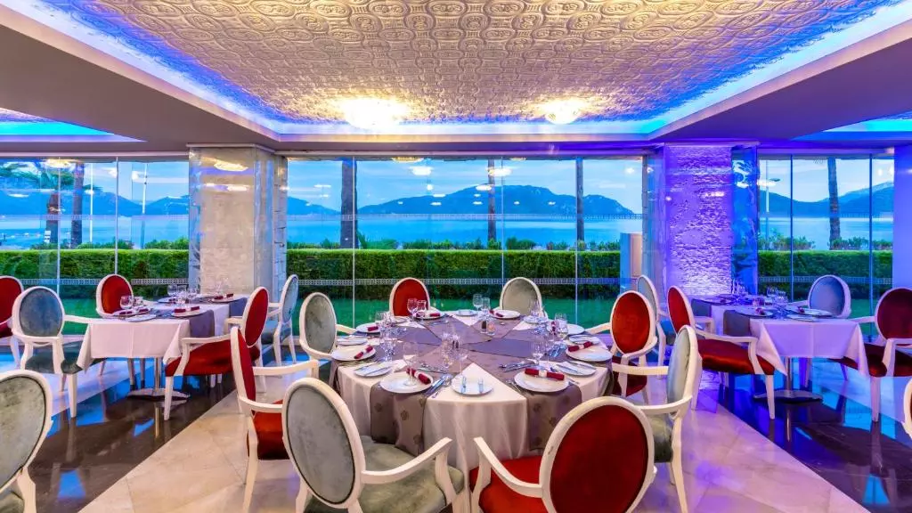 رستوران فضای بسته هتل پرایم بیچ مارماریس